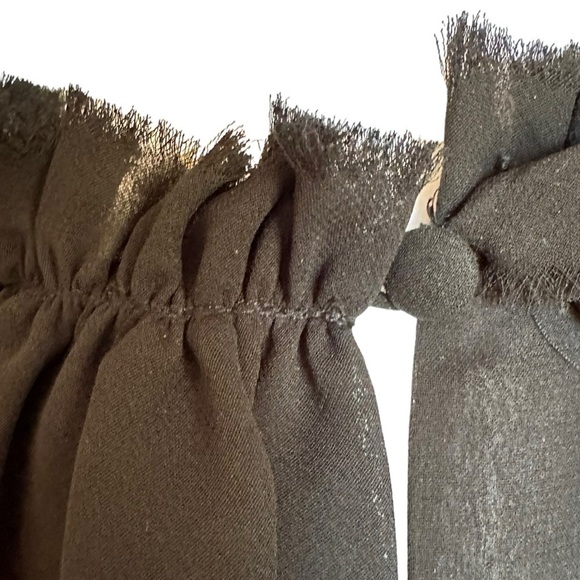 Kenneth Cole New York Black Ruffle Sleeveless Blouse Size 5P - Picture 4 of 17